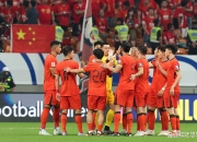 ac米兰-国内足球职业联赛火爆开赛，球迷情绪高涨