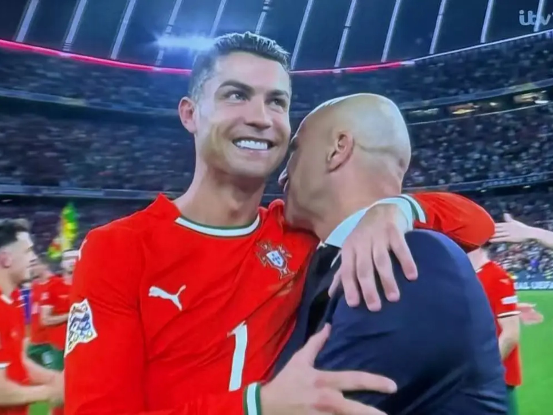 包含热血激情，欧洲联赛的较量中谁笑到最后的词条