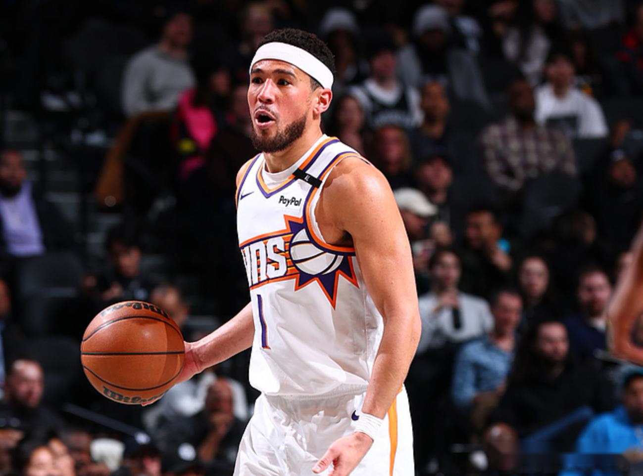 太阳客场逆转爵士，布克32+8+8