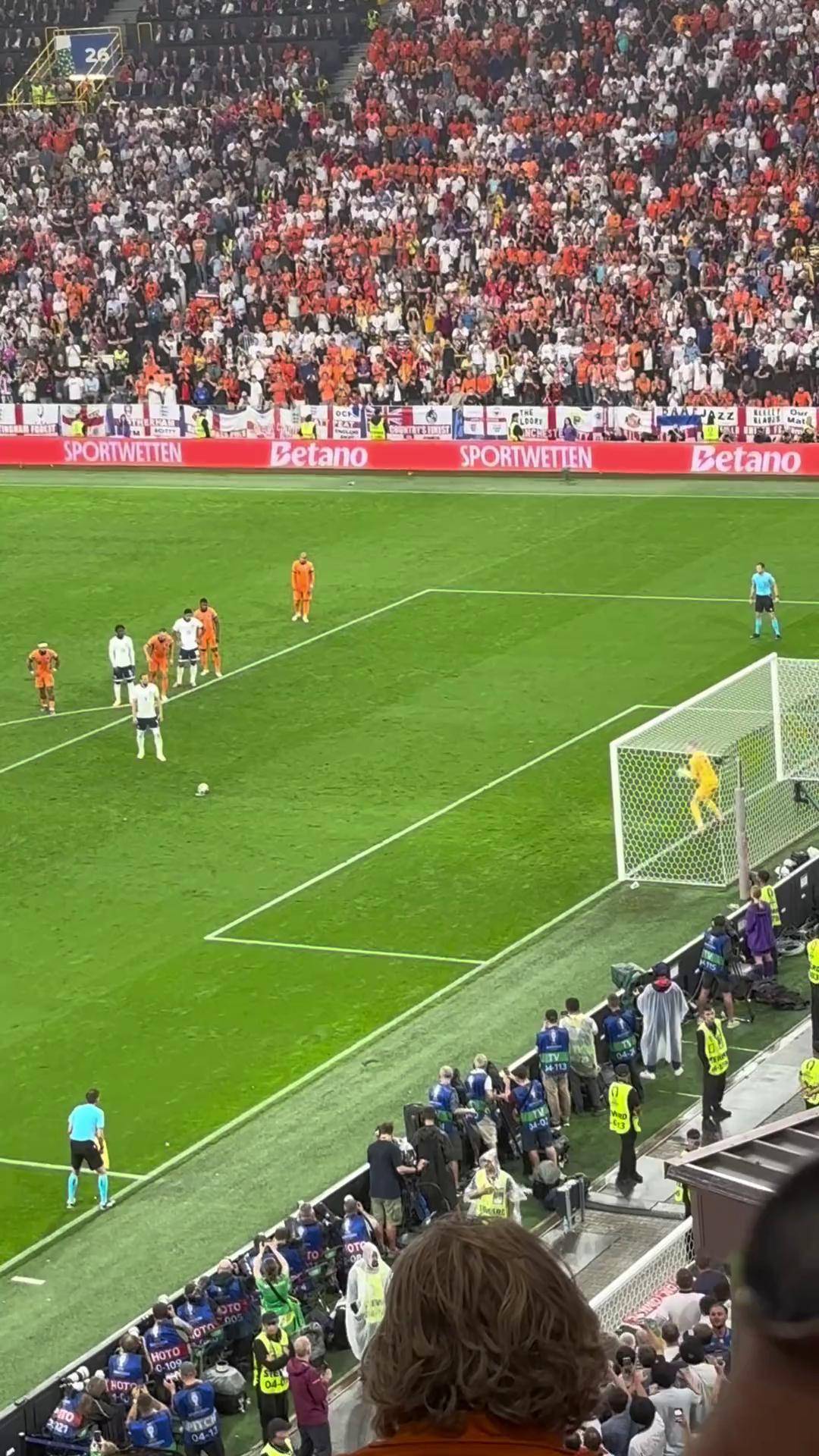 荷兰队不幸输球遗憾出局