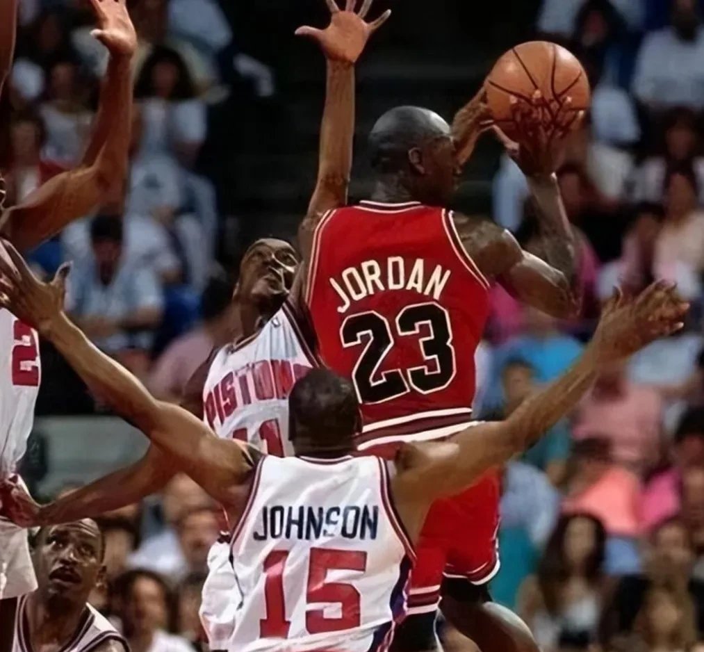 公牛队全队进攻火爆，取得胜利