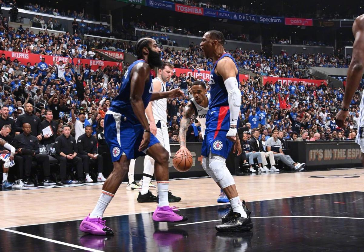 快船大胜步行者,取得开门红的简单介绍 快船大胜步行者,取得开门红的简单介绍