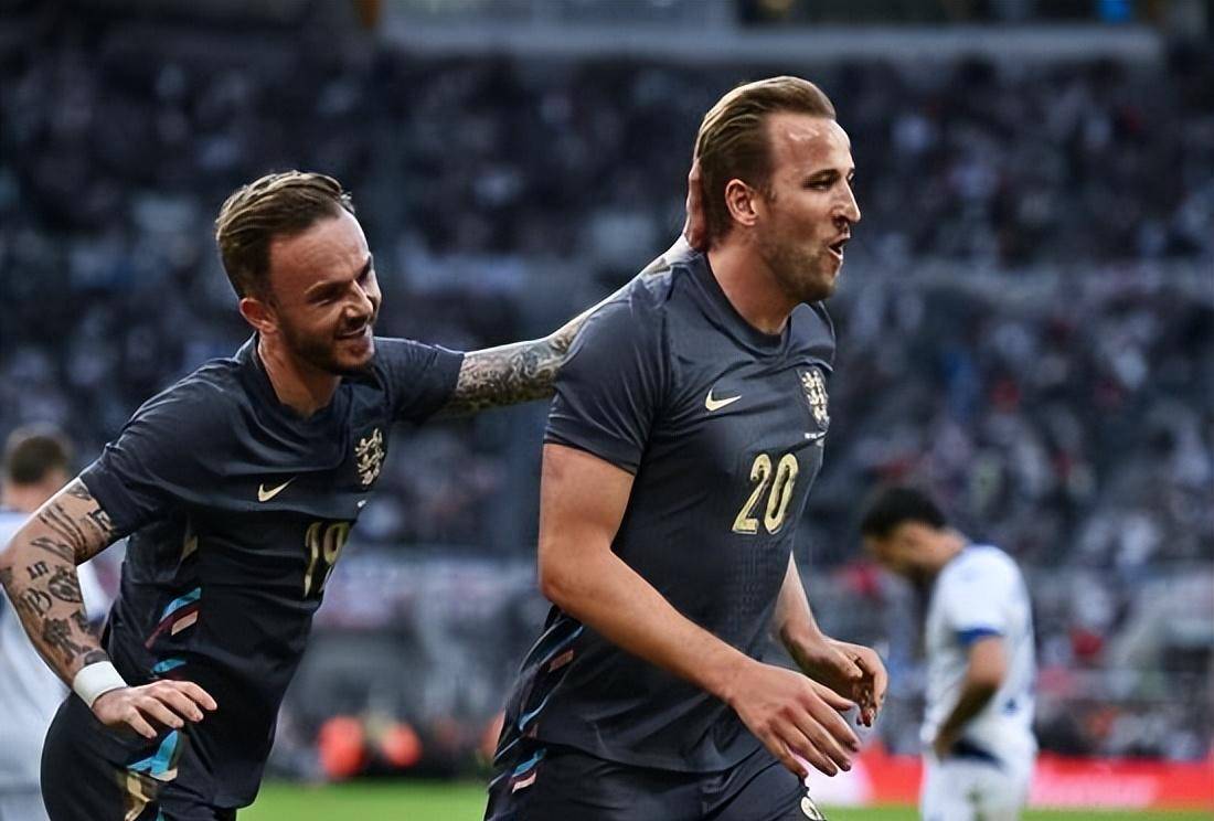 英格兰队完胜对手，赢得晋级资格