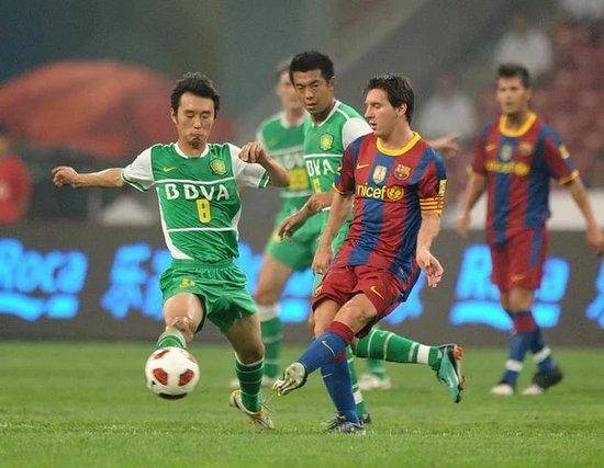 梅西领衔巴萨大胜瓦伦西亚遭遇重创