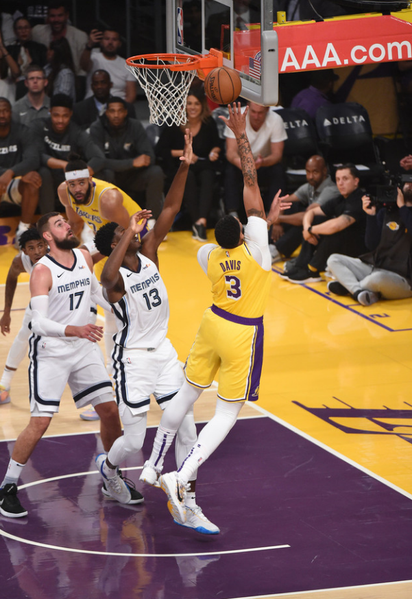 雄狮轻取灰熊，詹姆斯炮轰27分