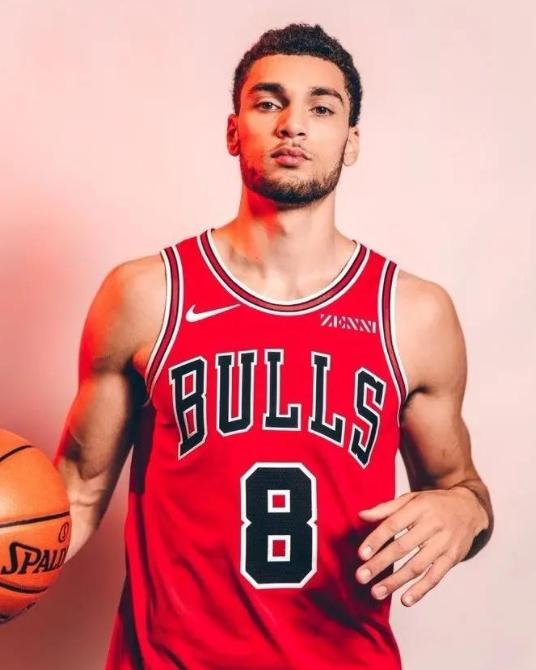 骑士惨败公牛，拉文独得50分