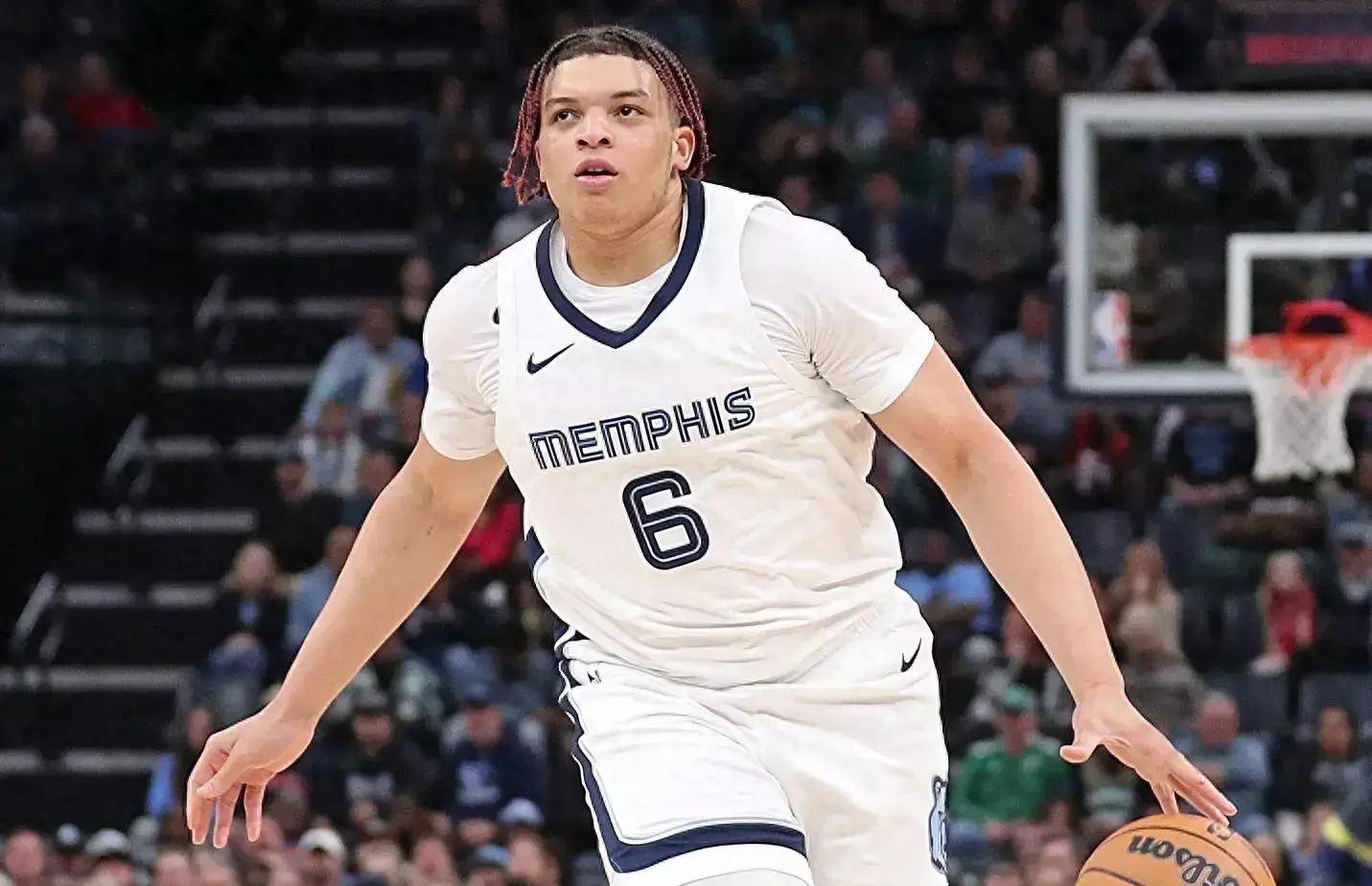 包含尼克斩获四连胜，兰多夫表现抢眼砍下关键篮板的词条