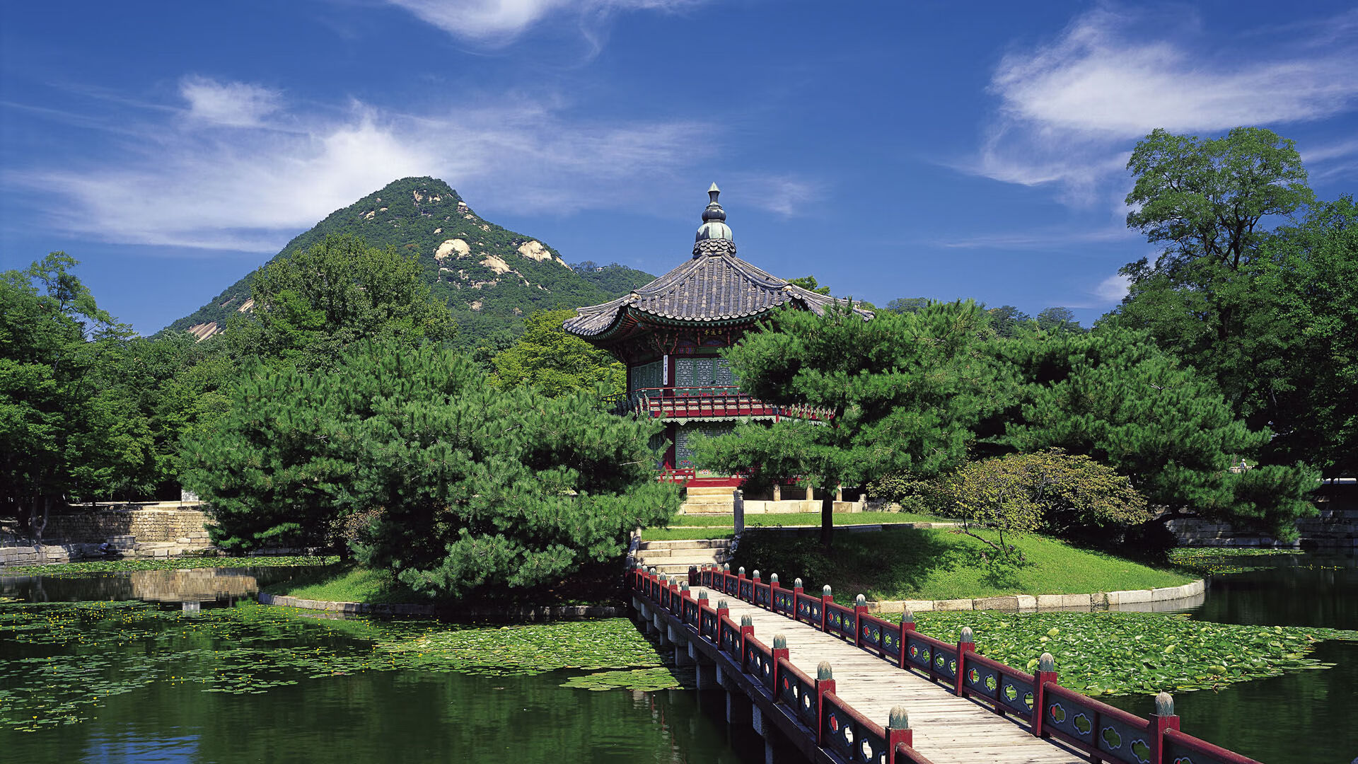 赛道与球场，F1街道赛焦点战与阿森纳粉碎那不勒斯的双重奏